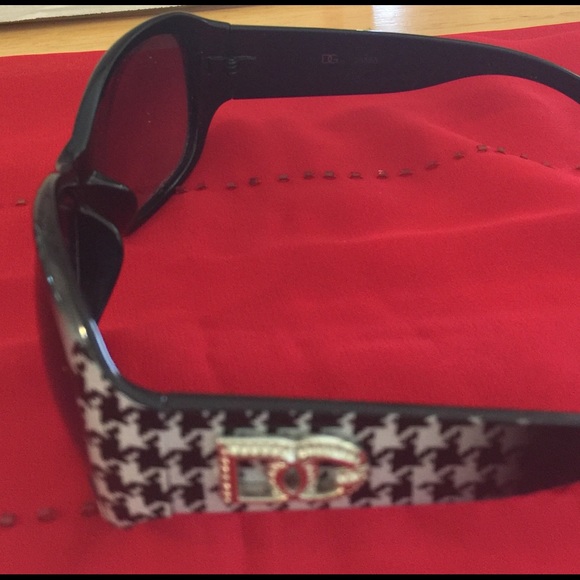 NWT ALABAMA SUNGLASSES  GREAT FIT