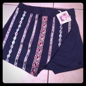 NWT asymmetrical Aztec Stretchy skort