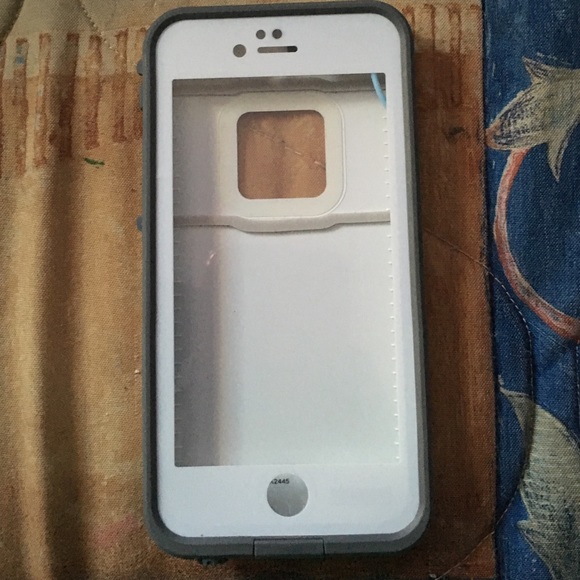 IPhone 6/6s life proof case.