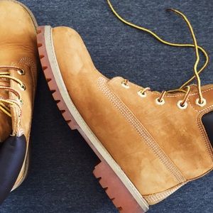 Men's 6.5 Timberlands.