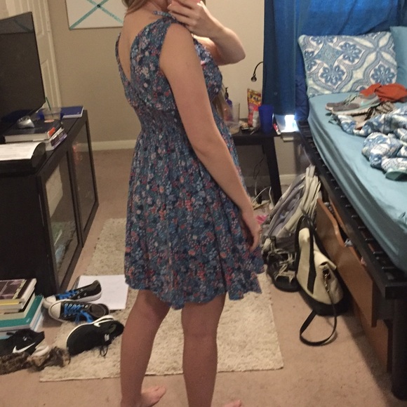 Cute H&M dress - Picture 2 of 3