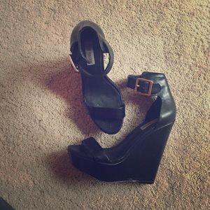 Steve Madden Black Wedge