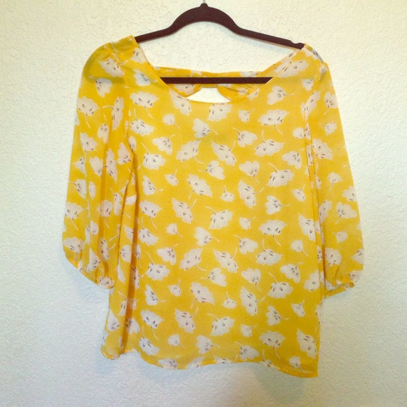 3/4 length sleeve blouse.