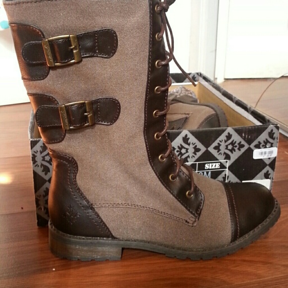 NEW Groove combat boots