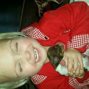 Meet your Posher, Emeylia