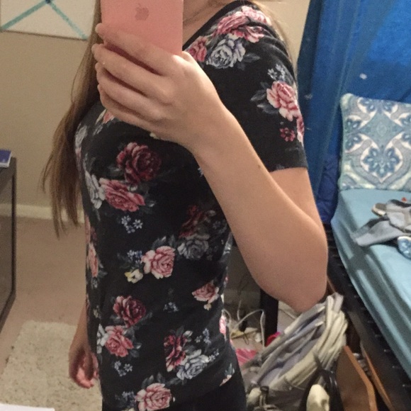 Cute scoop neck from Urban Outfitters - Picture 2 of 3