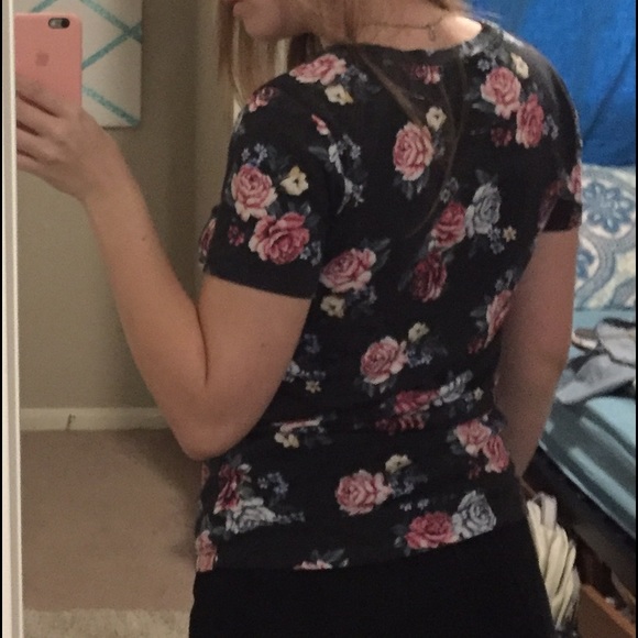 Cute scoop neck from Urban Outfitters - Picture 3 of 3