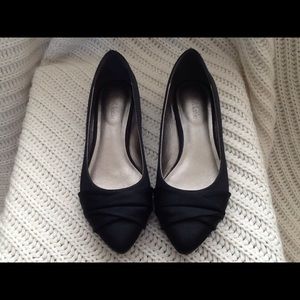 Kelly & Katie cute black flats - almost new