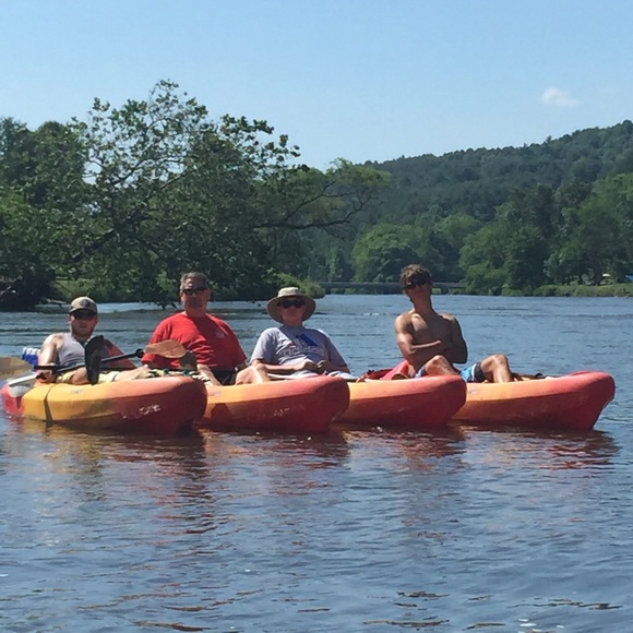 Hi! I'm Debi and welcome to my closet. - Picture 3 of 4