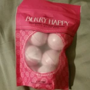 1 bag of perfectly posh berry happy bath bomb bag
