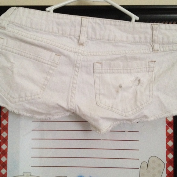 Worn once. Size 3 white shorts distressed - Picture 2 of 2