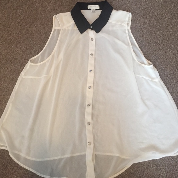 Forever 21 Tops - Forever 21 Plus White Chiffon Sleveless Blouse