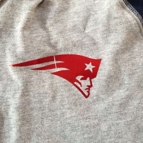 ❤️🏈LTD ED PINK NE PATRIOTS LONG SLEEVE SHIRT NWT - Picture 3 of 4