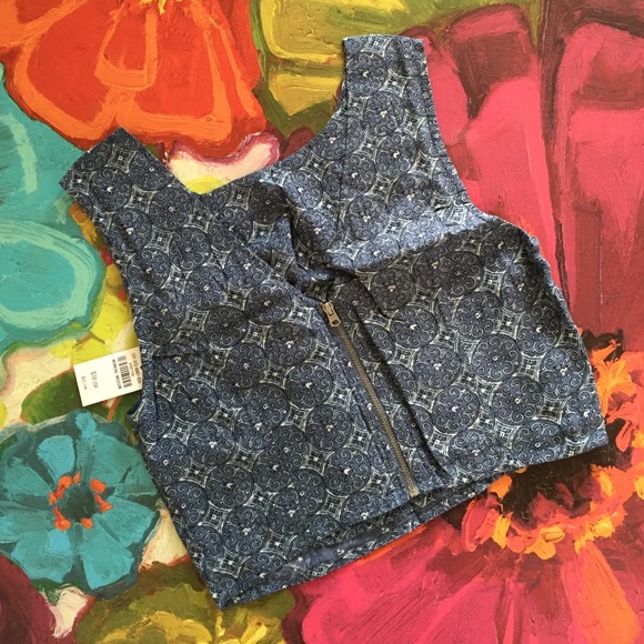 Medium Abercrombie and Fitch crop top - Picture 2 of 3