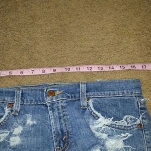 ADDITIONAL PICTURES Levis Shredded Skinny Jeans