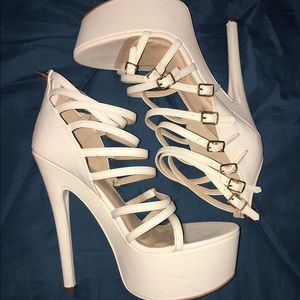 🎀 All white Platform Heels🎀