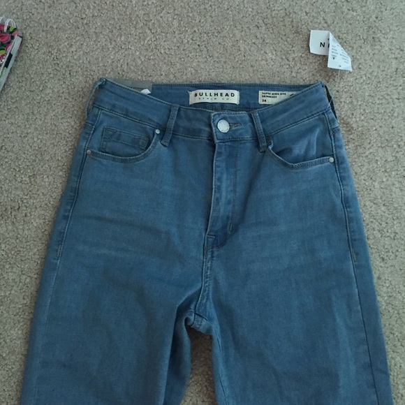 Pacsun high rise jeans, rips in the knee. - Picture 2 of 4
