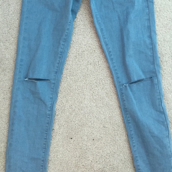 Pacsun high rise jeans, rips in the knee. - Picture 3 of 4