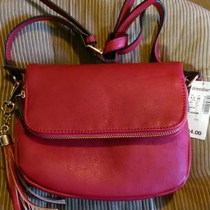 Red handbag  with adjustable shoulder strap NWT