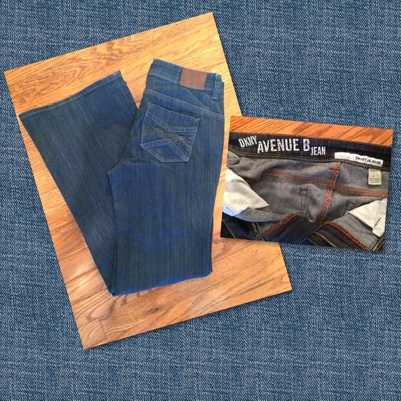 DKNY Jeans-Size 6. Flare Leg
