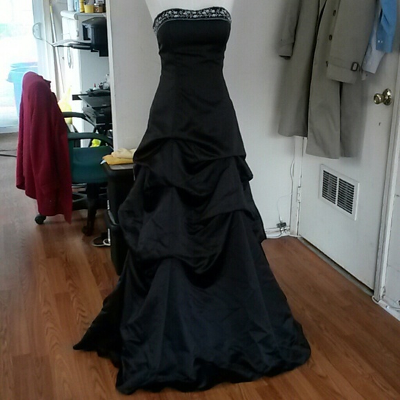 Prom Black gown OFFICIAL FINAL PRICE - Picture 1 of 4