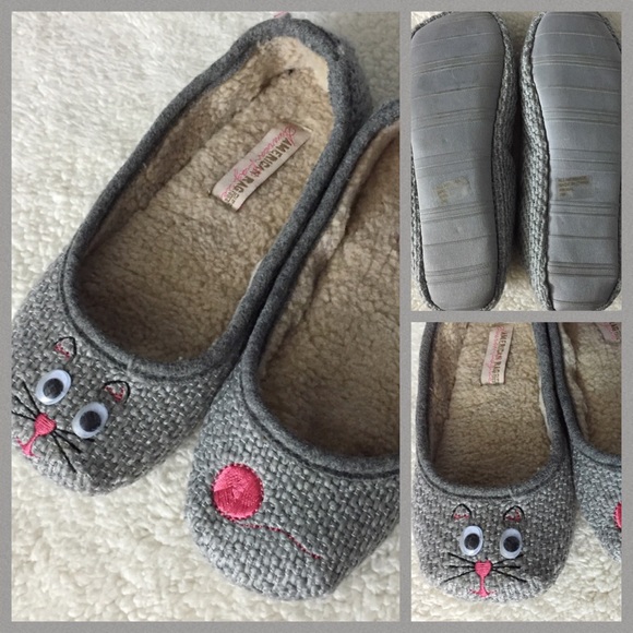 🎉 HP 🎉 BOGO 1/2 OFF American Rag Kitty Slippers - Picture 2 of 2