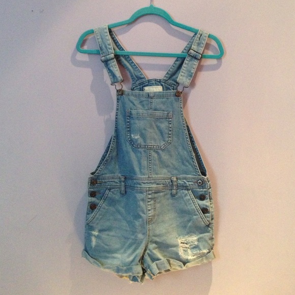 Overall jean shorts with detail on back