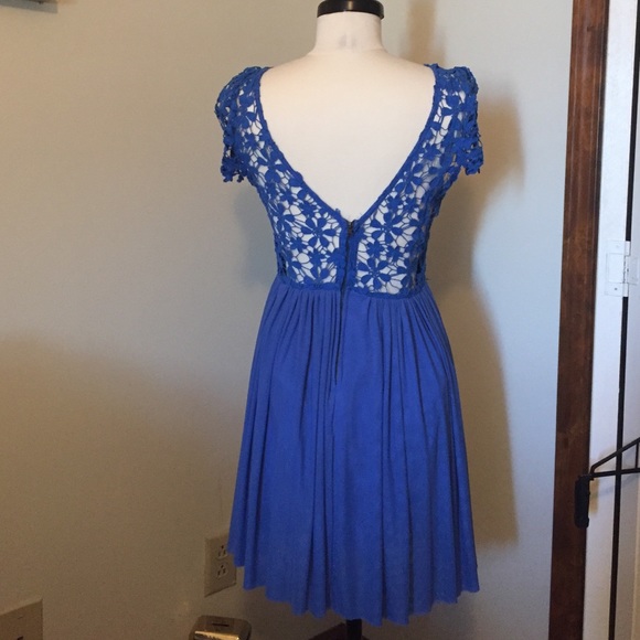 Periwinkle lace dress - Picture 2 of 3