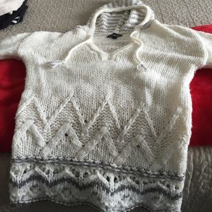 American Eagle V neck hooded sweater