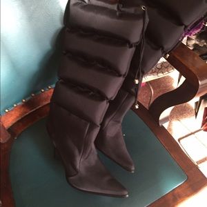 Black heeled boots