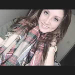 Meet your Posher, Desiree