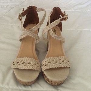 Mossimo size 7 nude/cork/tan wedges