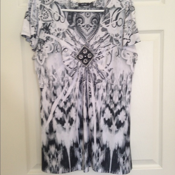 Apt 9 V-neck short sleeved shirt