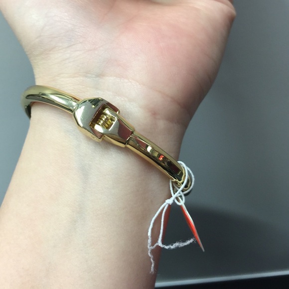 Screw gold color bracelet - Picture 2 of 3