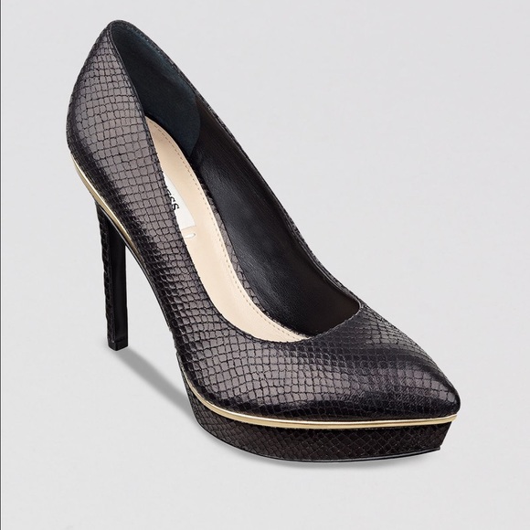 Gorgeous snakeskin pointy platform pumps