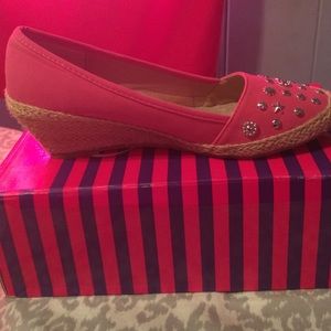 (Never been worn) Yoki Wedges