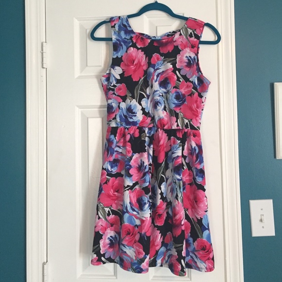 🎀 floral cutout back soft knit dress