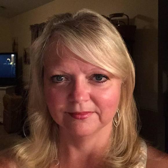 Meet your Posher, Della - Picture 1 of 1