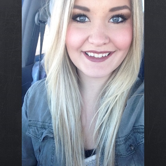 Meet your Posher, Lindsay - Picture 1 of 1
