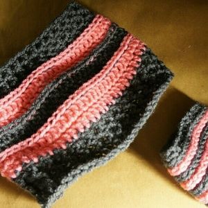 Crotchet handmade pink and grey ear wrist warmers