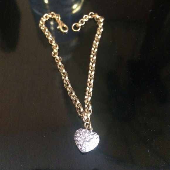 Gold tone bracelet with gem heart dangling - Picture 1 of 3