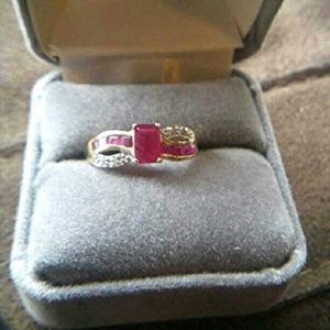 10k solid gold beautiful pink stones ring