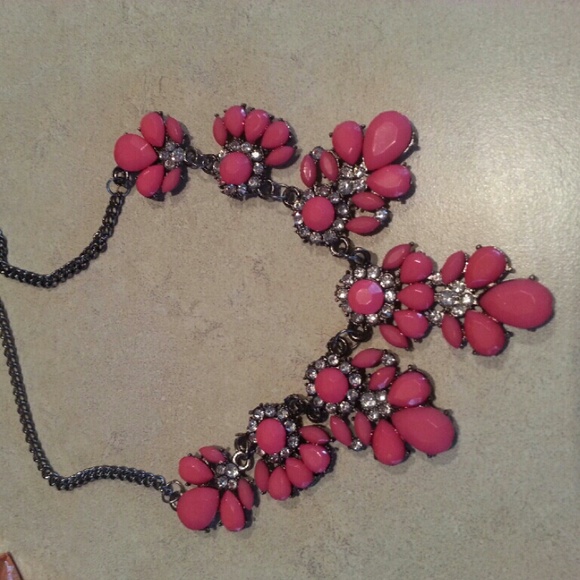 Pink Rhinestone Fastion Necklace - Picture 2 of 2