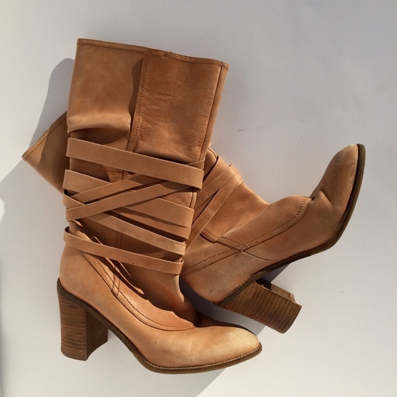 Banana Republic Shoes - HP 🎉 Tan western leather boots • banana republic