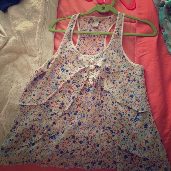 Pretty Scallop Tank Top