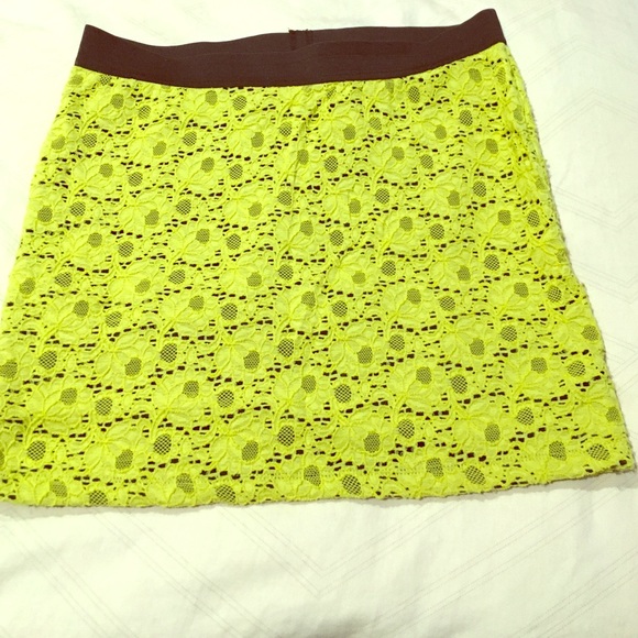 Flowery yellow stretchy skirt