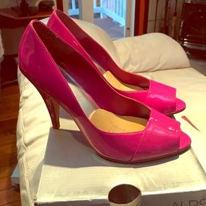 Pink comfy peep toe pumps!