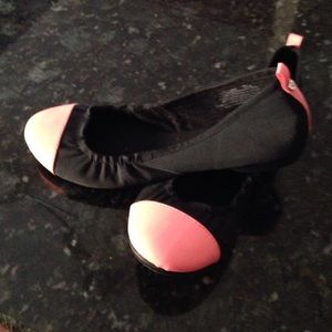 American Eagle Outfitters - Black/Neon Flats