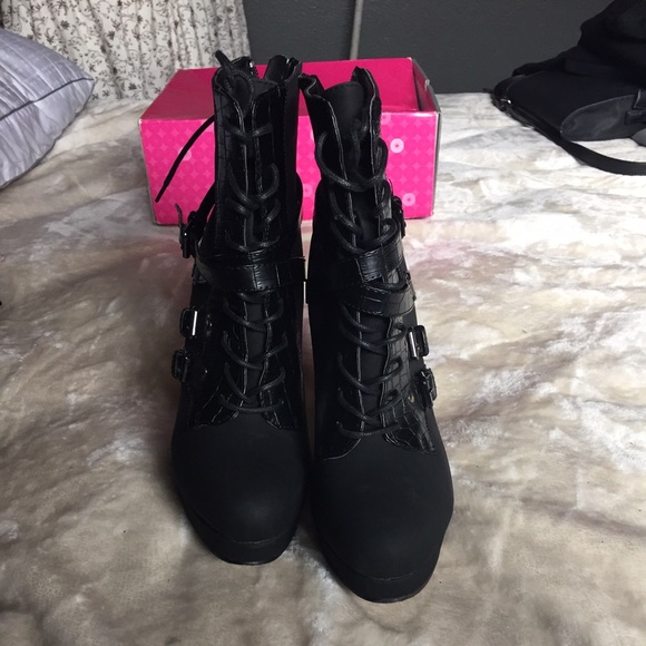 Black ankle booties - Picture 3 of 4