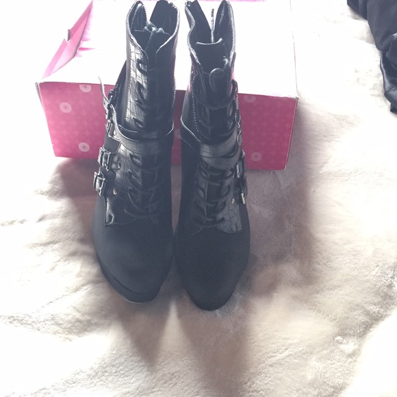 Black ankle booties - Picture 4 of 4